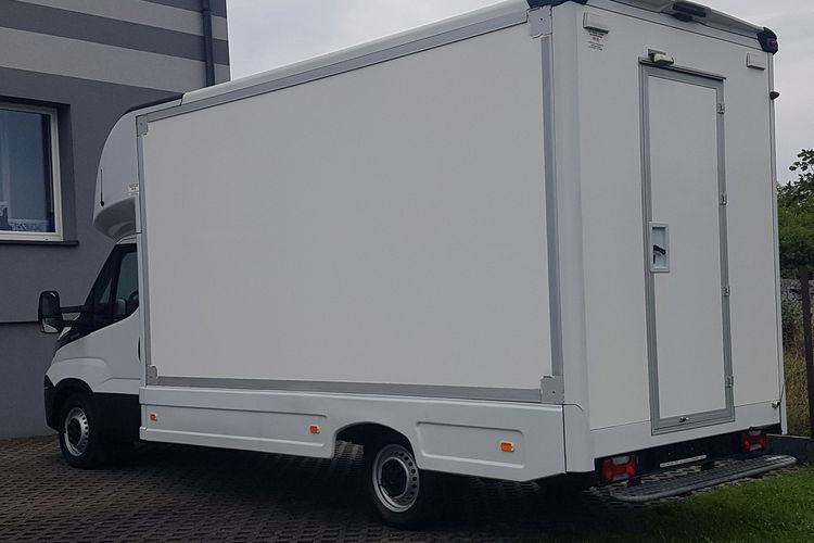 Iveco Daily KONTENER NISKOPODŁOGOWY 4.31x2.24x2.42 SKLEP KAMPER KLIMA FOODTRUCK zdjęcie 3