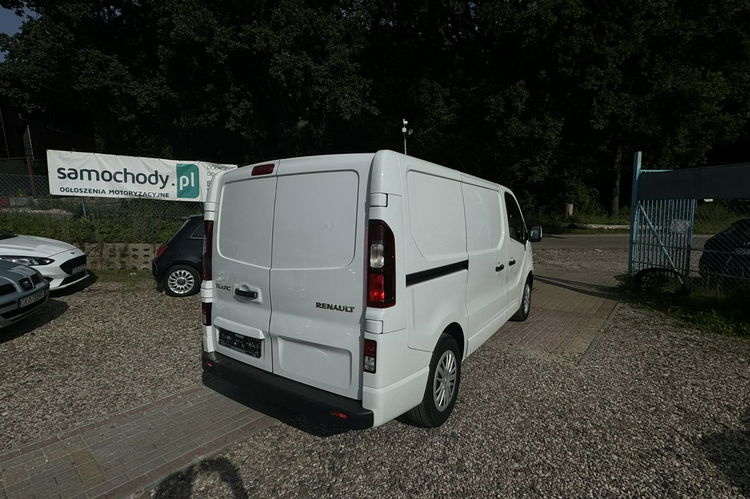 Renault Trafic 1.6 dCi 120KM piekny stan bluetooth tempomat radio brak wkładu rok dwa zdjęcie 5