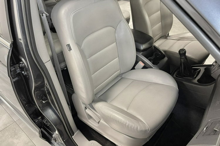 SsangYong Rodius 2.2 eXDi 178KM Sapphire Salonka Fotele Kapitan 7-osobowy IdeaŁNIEMIEC zdjęcie 27