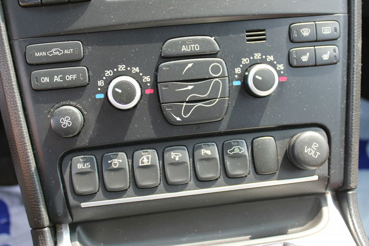 Volvo XC 90 Skóry Panorama Monitory 7 miejsc salonPL D5 zdjęcie 21