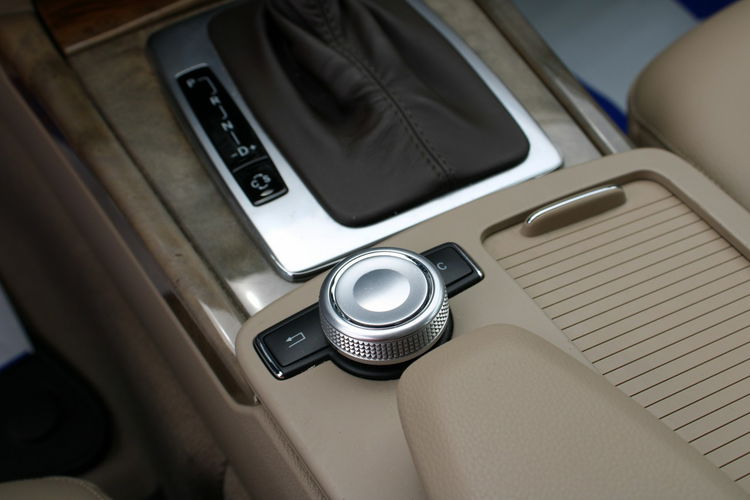 Mercedes E 200 E200 ELEGANCE Skóra 184HP Automat 79000km zdjęcie 29