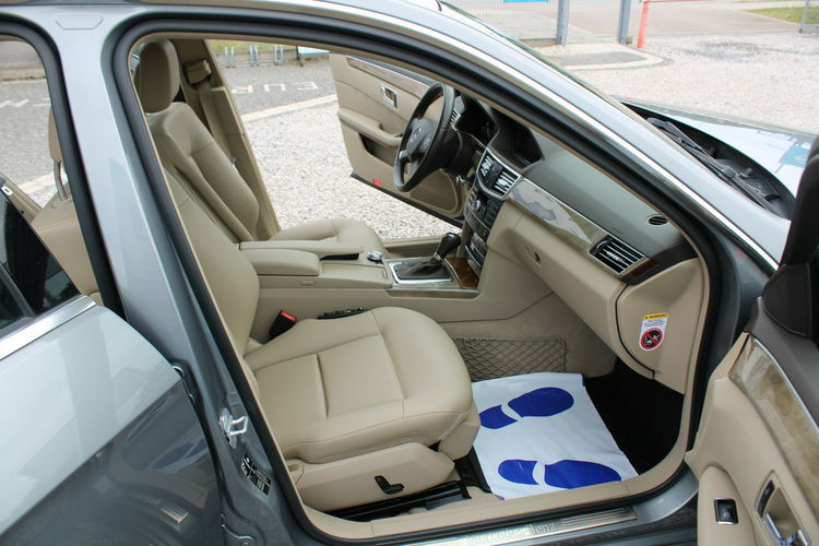 Mercedes E 200 E200 ELEGANCE Skóra 184HP Automat 79000km zdjęcie 33