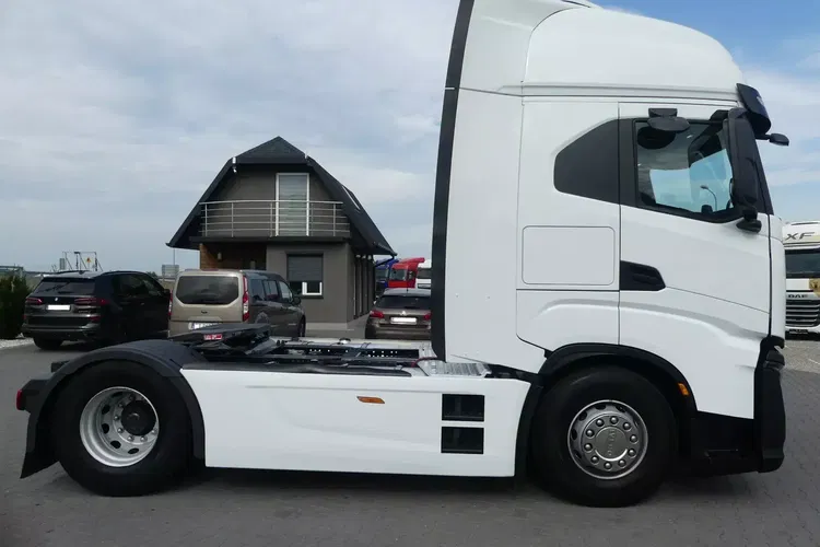 Iveco S WAY 460 / AUTOMAT / STANDARD / PEŁNE OSPOJLEROWANIE / zdjęcie 11
