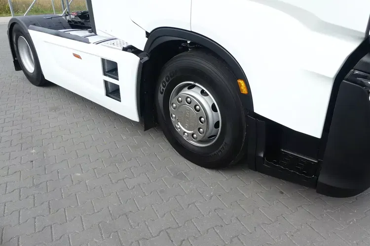 Iveco S WAY 460 / AUTOMAT / STANDARD / PEŁNE OSPOJLEROWANIE / zdjęcie 15