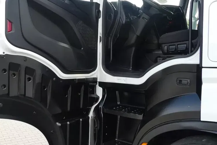 Iveco S WAY 460 / AUTOMAT / STANDARD / PEŁNE OSPOJLEROWANIE / zdjęcie 17
