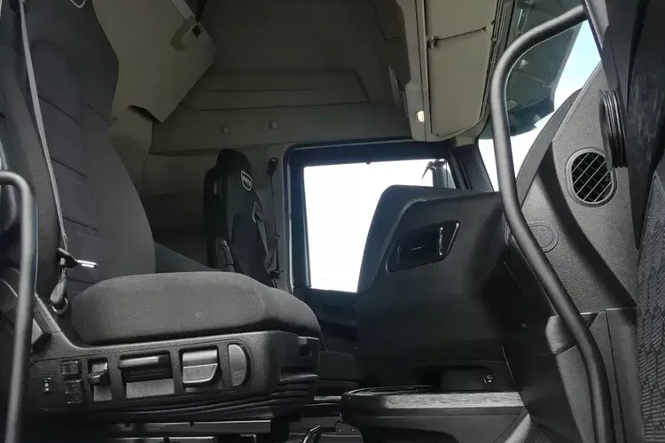 Iveco S WAY 460 / AUTOMAT / STANDARD / PEŁNE OSPOJLEROWANIE / zdjęcie 21