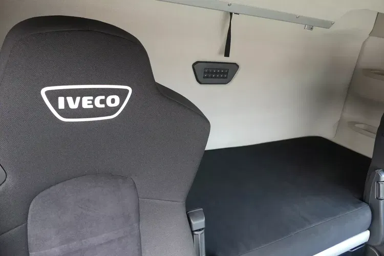 Iveco S WAY 460 / AUTOMAT / STANDARD / PEŁNE OSPOJLEROWANIE / zdjęcie 23