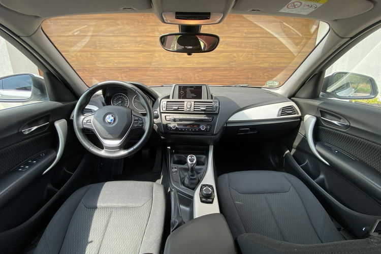 BMW 116 13r. 2.0 diesel jak nowa nowy rozrząd po serwisie nawigacja klimatroni zdjęcie 17