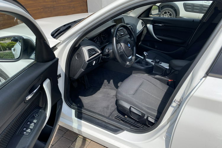 BMW 116 13r. 2.0 diesel jak nowa nowy rozrząd po serwisie nawigacja klimatroni zdjęcie 7