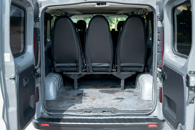 Opel Vivaro VIVARO / 1.6 DIESEL / 90HP / SZARY METALIK / 9 MIEJSC zdjęcie 18