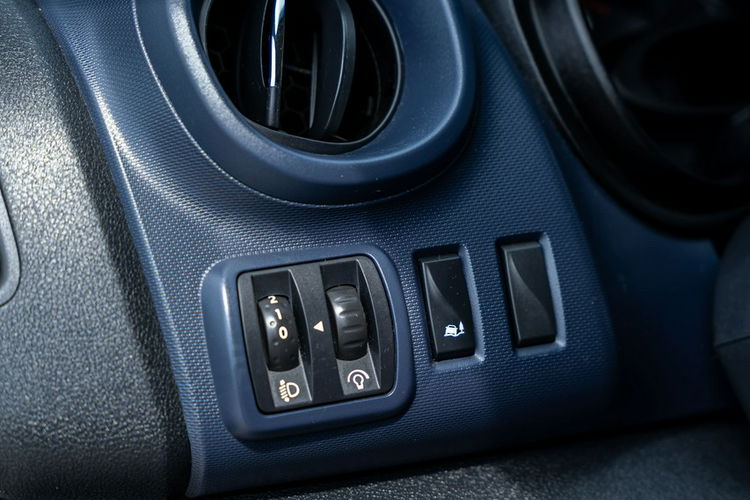 Opel Vivaro VIVARO / 1.6 DIESEL / 90HP / SZARY METALIK / 9 MIEJSC zdjęcie 22