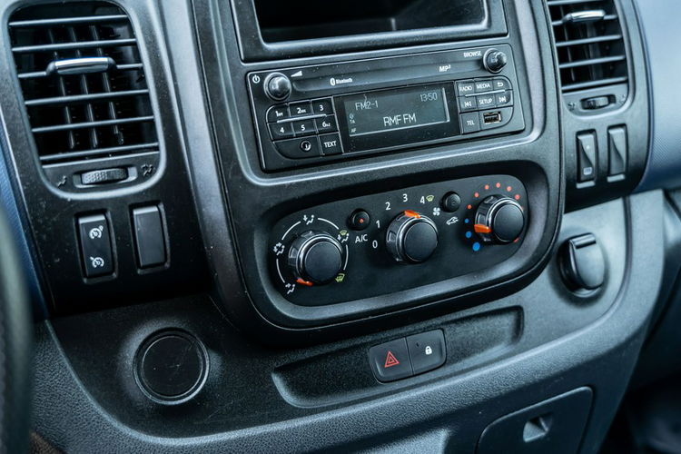 Opel Vivaro VIVARO / 1.6 DIESEL / 90HP / SZARY METALIK / 9 MIEJSC zdjęcie 29