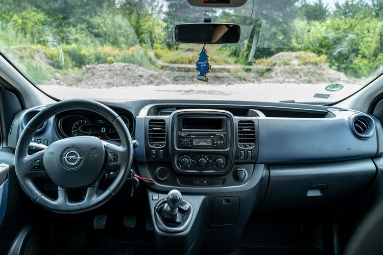 Opel Vivaro VIVARO / 1.6 DIESEL / 90HP / SZARY METALIK / 9 MIEJSC zdjęcie 32