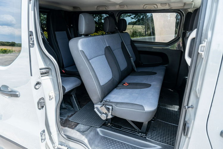 Opel Vivaro VIVARO / 1.6 DIESEL / 90HP / SZARY METALIK / 9 MIEJSC zdjęcie 38