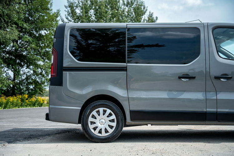 Opel Vivaro VIVARO / 1.6 DIESEL / 90HP / SZARY METALIK / 9 MIEJSC zdjęcie 7