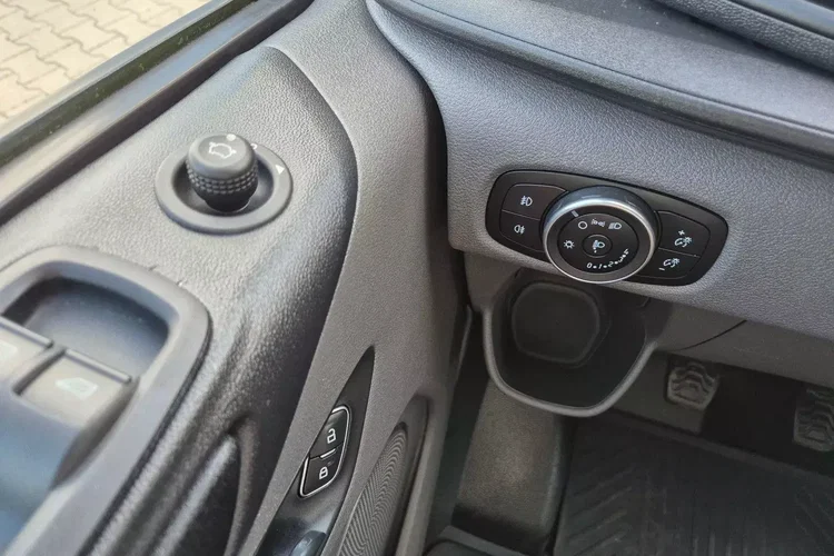 Ford Transit Custom Long 79900zł NETTO Brygadówka 6 osób 2.0 TdCi/170KM zdjęcie 15