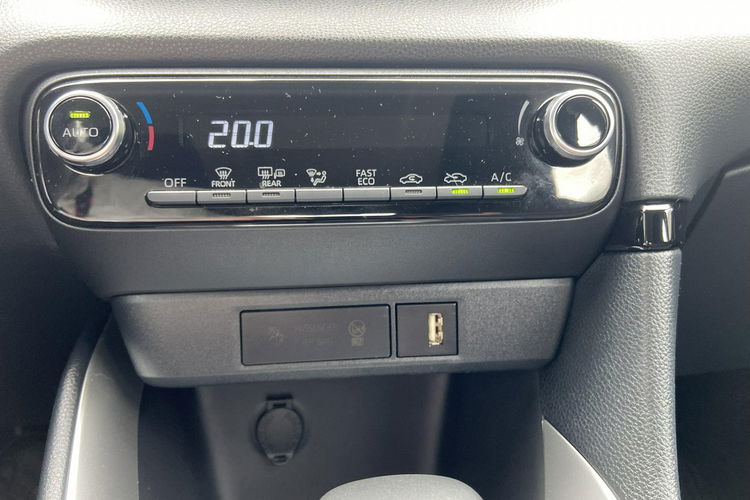 Yaris Toyota Yaris 1.5HSD COMFORT mały przebieg, fv23%, salon PL, kamera zdjęcie 23
