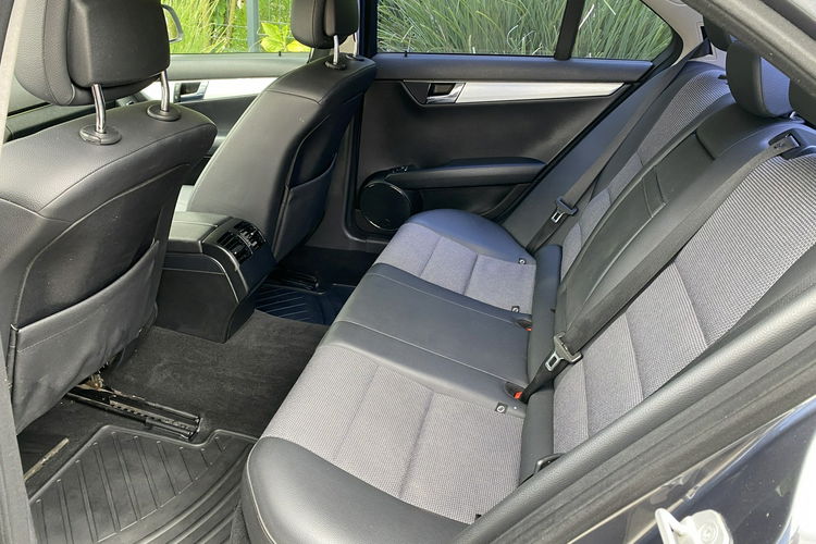 Mercedes C 180 Bardzo zadbana - 100% oryginalny przebieg.NOWY ROZRZĄD zdjęcie 10