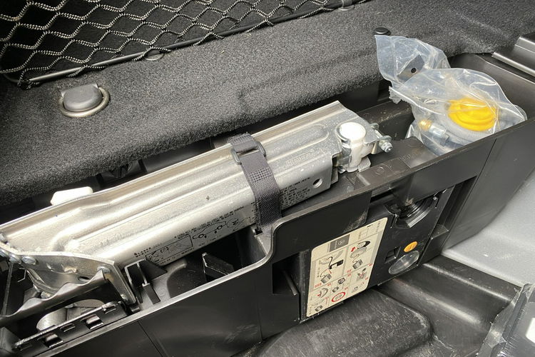 Mercedes C 180 Bardzo zadbana - 100% oryginalny przebieg.NOWY ROZRZĄD zdjęcie 14