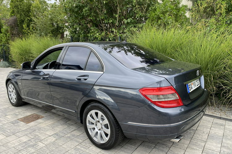 Mercedes C 180 Bardzo zadbana - 100% oryginalny przebieg.NOWY ROZRZĄD zdjęcie 19