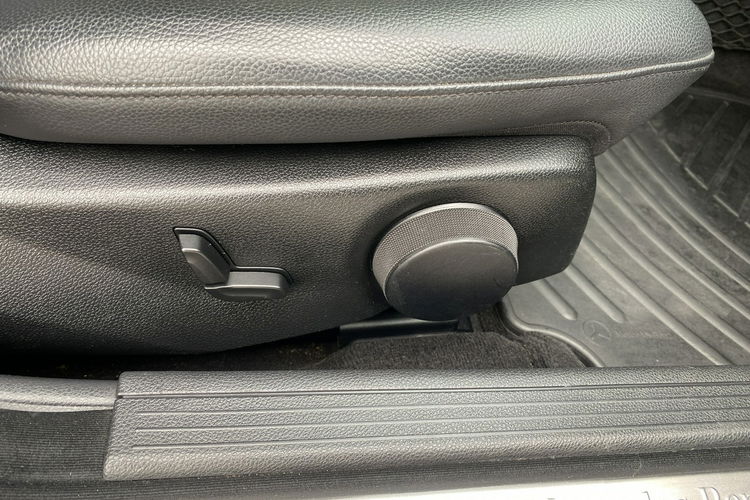 Mercedes C 180 Bardzo zadbana - 100% oryginalny przebieg.NOWY ROZRZĄD zdjęcie 25