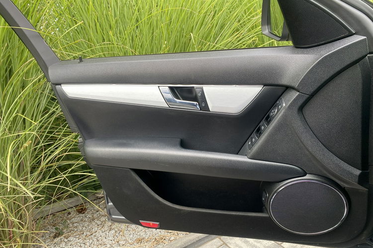 Mercedes C 180 Bardzo zadbana - 100% oryginalny przebieg.NOWY ROZRZĄD zdjęcie 30