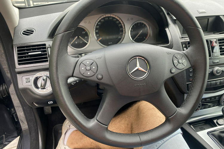 Mercedes C 180 Bardzo zadbana - 100% oryginalny przebieg.NOWY ROZRZĄD zdjęcie 31