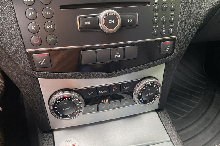 Mercedes C 180 Bardzo zadbana - 100% oryginalny przebieg.NOWY ROZRZĄD zdjęcie 39