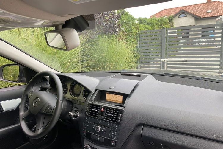 Mercedes C 180 Bardzo zadbana - 100% oryginalny przebieg.NOWY ROZRZĄD zdjęcie 9