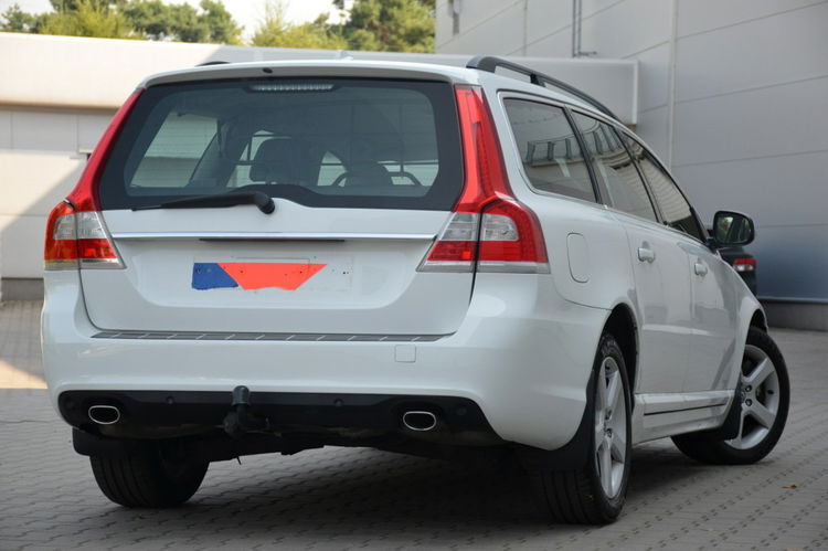 Volvo V70 Białe Zarejestrowane 2.4D5 185KM AWD Lift Serwis Skóra Parktronik zdjęcie 10