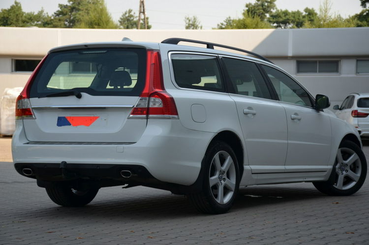 Volvo V70 Białe Zarejestrowane 2.4D5 185KM AWD Lift Serwis Skóra Parktronik zdjęcie 11