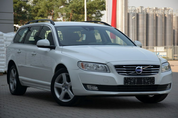 Volvo V70 Białe Zarejestrowane 2.4D5 185KM AWD Lift Serwis Skóra Parktronik zdjęcie 20