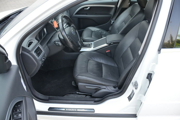 Volvo V70 Białe Zarejestrowane 2.4D5 185KM AWD Lift Serwis Skóra Parktronik zdjęcie 24