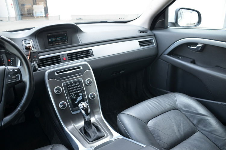Volvo V70 Białe Zarejestrowane 2.4D5 185KM AWD Lift Serwis Skóra Parktronik zdjęcie 31