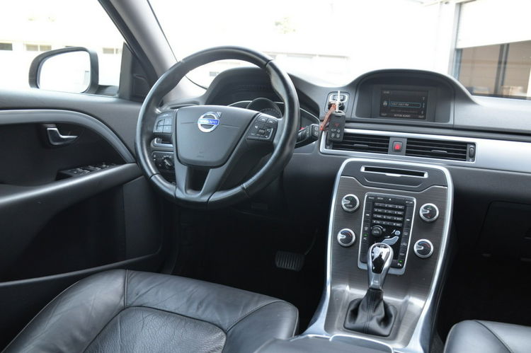 Volvo V70 Białe Zarejestrowane 2.4D5 185KM AWD Lift Serwis Skóra Parktronik zdjęcie 32