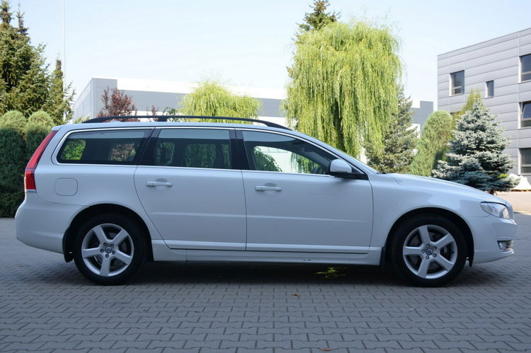 Volvo V70 Białe Zarejestrowane 2.4D5 185KM AWD Lift Serwis Skóra Parktronik zdjęcie 5
