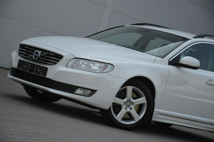 Volvo V70 Białe Zarejestrowane 2.4D5 185KM AWD Lift Serwis Skóra Parktronik zdjęcie 9