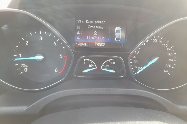 Ford Kuga 2017 r. Automat, wspomaganie parkowania zdjęcie 16