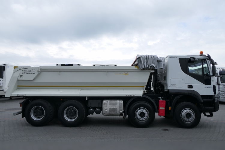 Iveco TRAKKER 450 / 8x4 / WYWROTKA TYLNOZSYP + HYDROKLAPA / EURO 6 / 2017 ROK / SPROWADZONY  zdjęcie 18