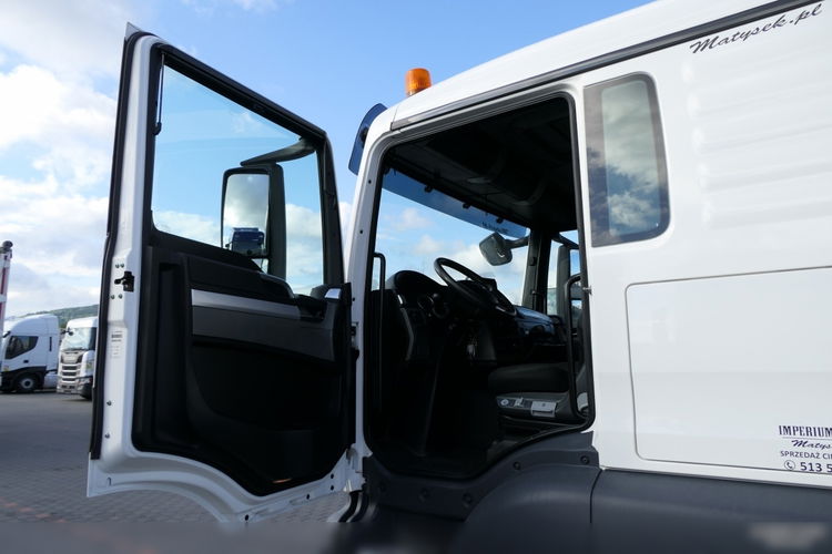 MAN TGS 26.400 / 6x2 / SKRZYNIOWY- 6.8 m + HDS HIAB 477 wysów: 15, 5 m / EURO 6 / OŚ PODNOSZONA / HDS ZA KABINĄ / STEROWANIE RADIOWE zdjęcie 33