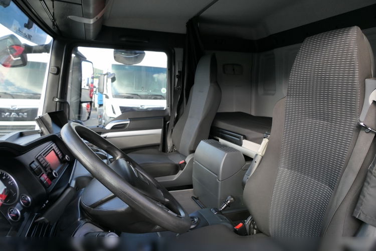 MAN TGS 26.400 / 6x2 / SKRZYNIOWY- 6.8 m + HDS HIAB 477 wysów: 15, 5 m / EURO 6 / OŚ PODNOSZONA / HDS ZA KABINĄ / STEROWANIE RADIOWE zdjęcie 34