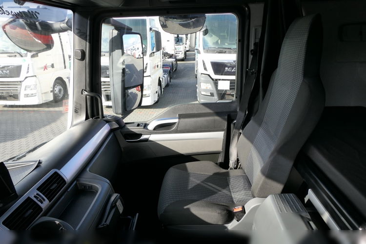 MAN TGS 26.400 / 6x2 / SKRZYNIOWY- 6.8 m + HDS HIAB 477 wysów: 15, 5 m / EURO 6 / OŚ PODNOSZONA / HDS ZA KABINĄ / STEROWANIE RADIOWE zdjęcie 37