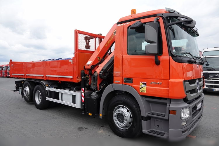 Mercedes ACTROS 2541 / 6x2 / WYWROTKA TYLNOZSYPOWA 6.2 M + HDS PALFINGER 18002 wysów: 12, 5 m / OŚ PODNOSZONA i SKRĘTNA / SPROWADZONY zdjęcie 16