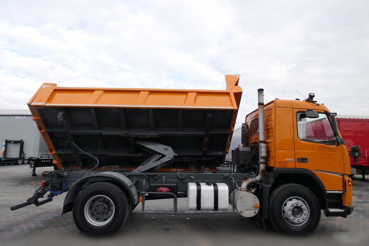 VOLVO FM 260 / 4X2 / 2 STR WYWROTKA / CZOŁOWNICA / HYDROBURTA / HYDROKLAPA / MANUAL / STARE TACHO / zdjęcie 21