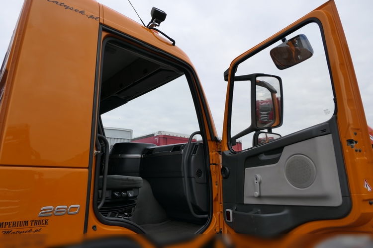 VOLVO FM 260 / 4X2 / 2 STR WYWROTKA / CZOŁOWNICA / HYDROBURTA / HYDROKLAPA / MANUAL / STARE TACHO / zdjęcie 52