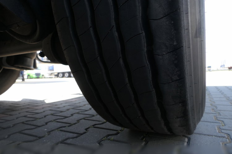 KRONE FIRANKA / 2021 rok / KOSZ NA PALETY / 2 osie podnoszone / STANDARD zdjęcie 16