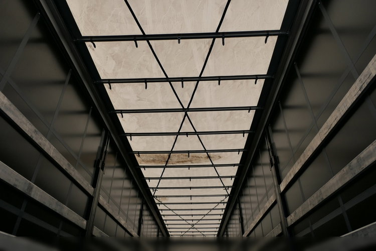 KRONE FIRANKA / 2021 rok / KOSZ NA PALETY / 2 osie podnoszone / STANDARD zdjęcie 20