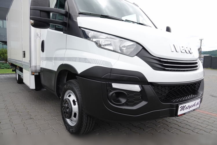 Iveco DAILY 50c18 / KONTENER-FURGON / WINDA 750 KG / DMC: 5200 KG /STELAŻ HAKOWY/ NISKI PRZEBIEG zdjęcie 12