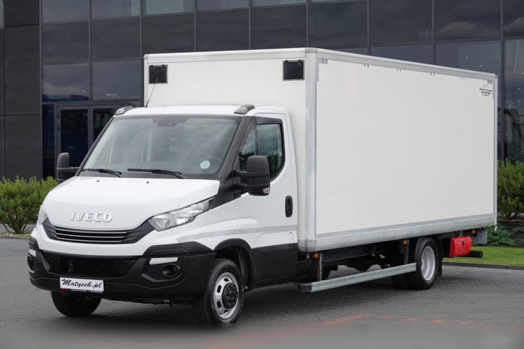 Iveco DAILY 50c18 / KONTENER-FURGON / WINDA 750 KG / DMC: 5200 KG /STELAŻ HAKOWY/ NISKI PRZEBIEG zdjęcie 3