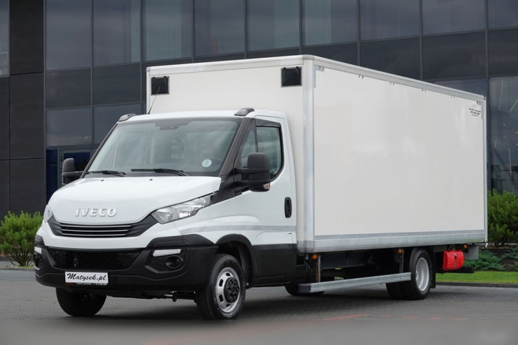 Iveco DAILY 50c18 / KONTENER-FURGON / WINDA 750 KG / DMC: 5200 KG /STELAŻ HAKOWY/ NISKI PRZEBIEG zdjęcie 4